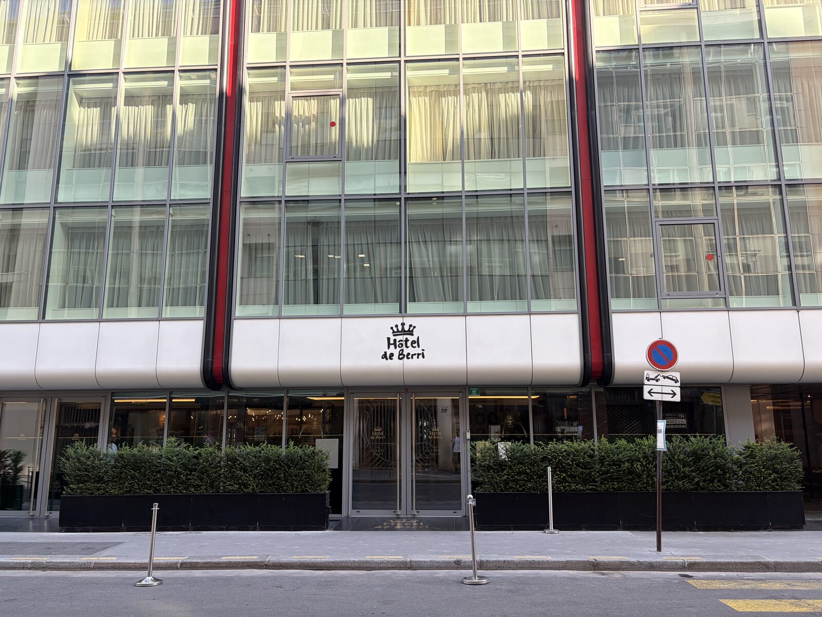 パリ8区Rue de BerriにあるHôtel de Berriの外観