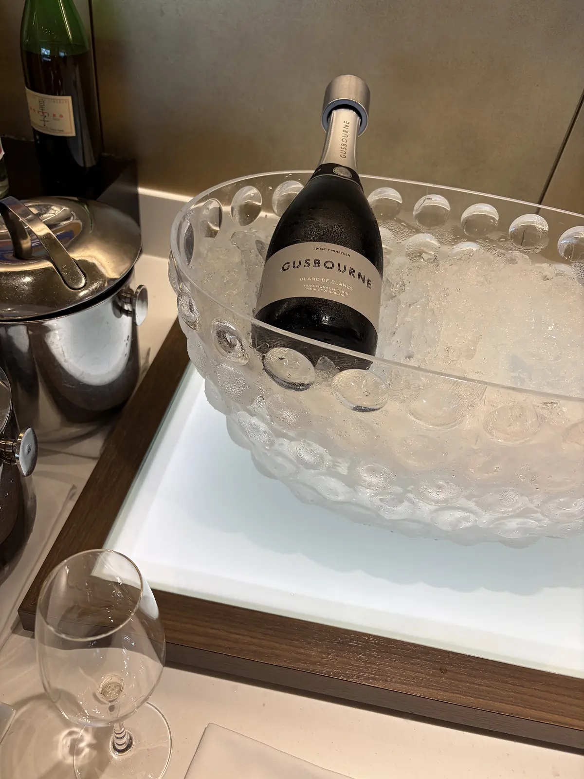 JALファーストクラスラウンジのGusbourne