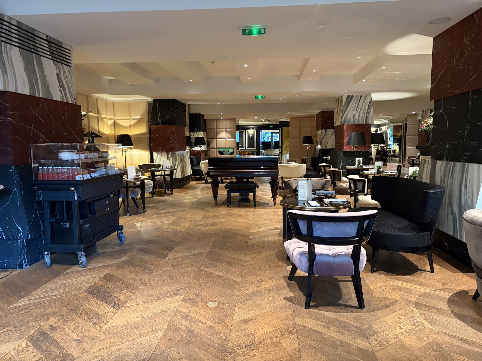 Hôtel de Berriで朝7時に利用した朝食会場