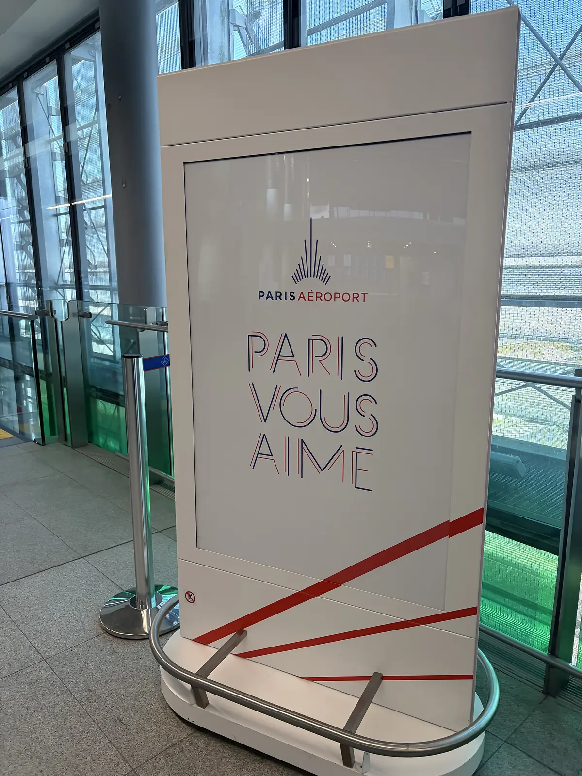 パリ・シャルル・ド・ゴール空港到着時の案内