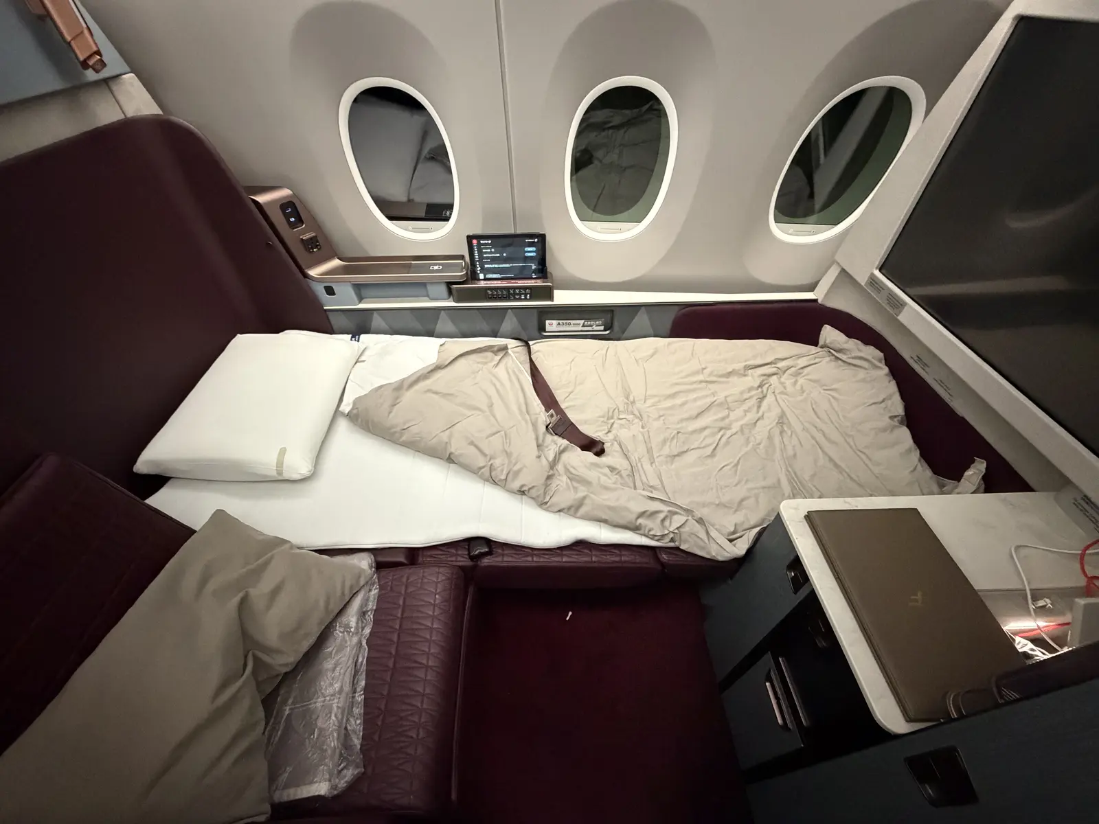 JAL A350-1000新型ファーストクラスのベッドモード