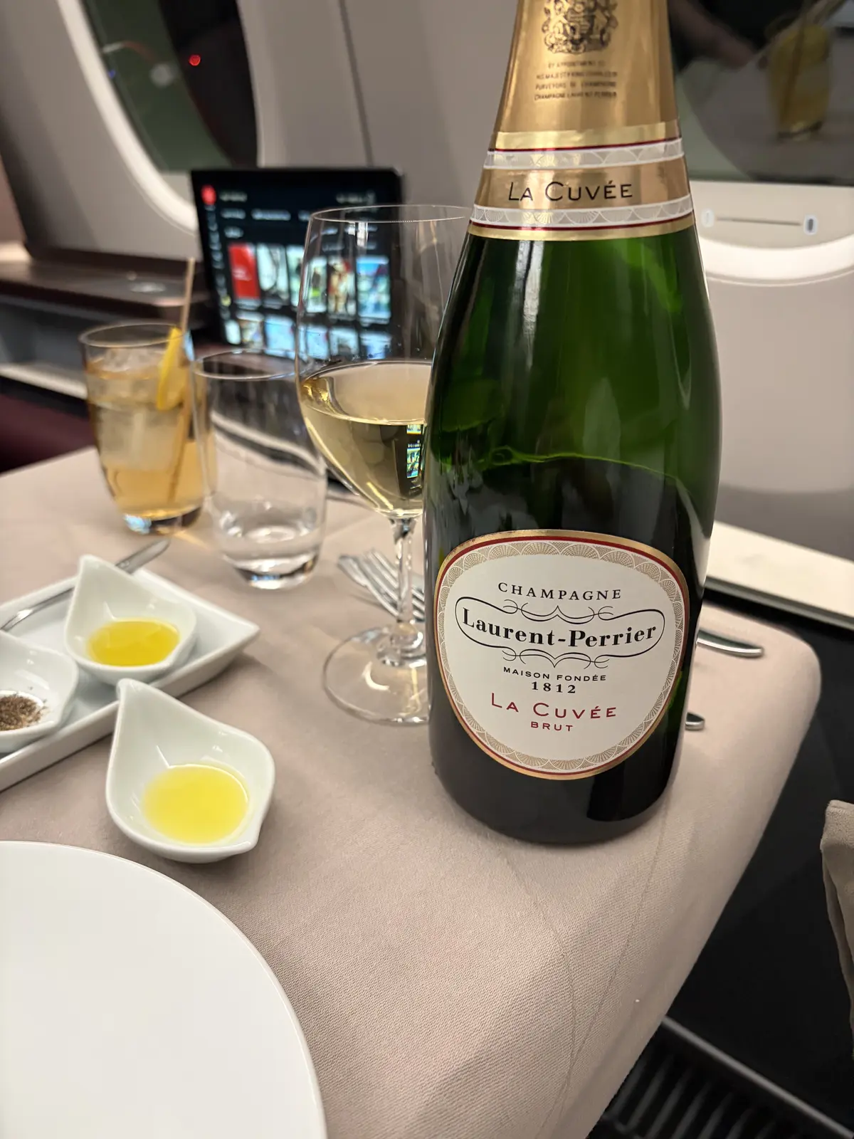 JAL A350-1000新型ファーストクラスで提供されたローラン・ペリエ