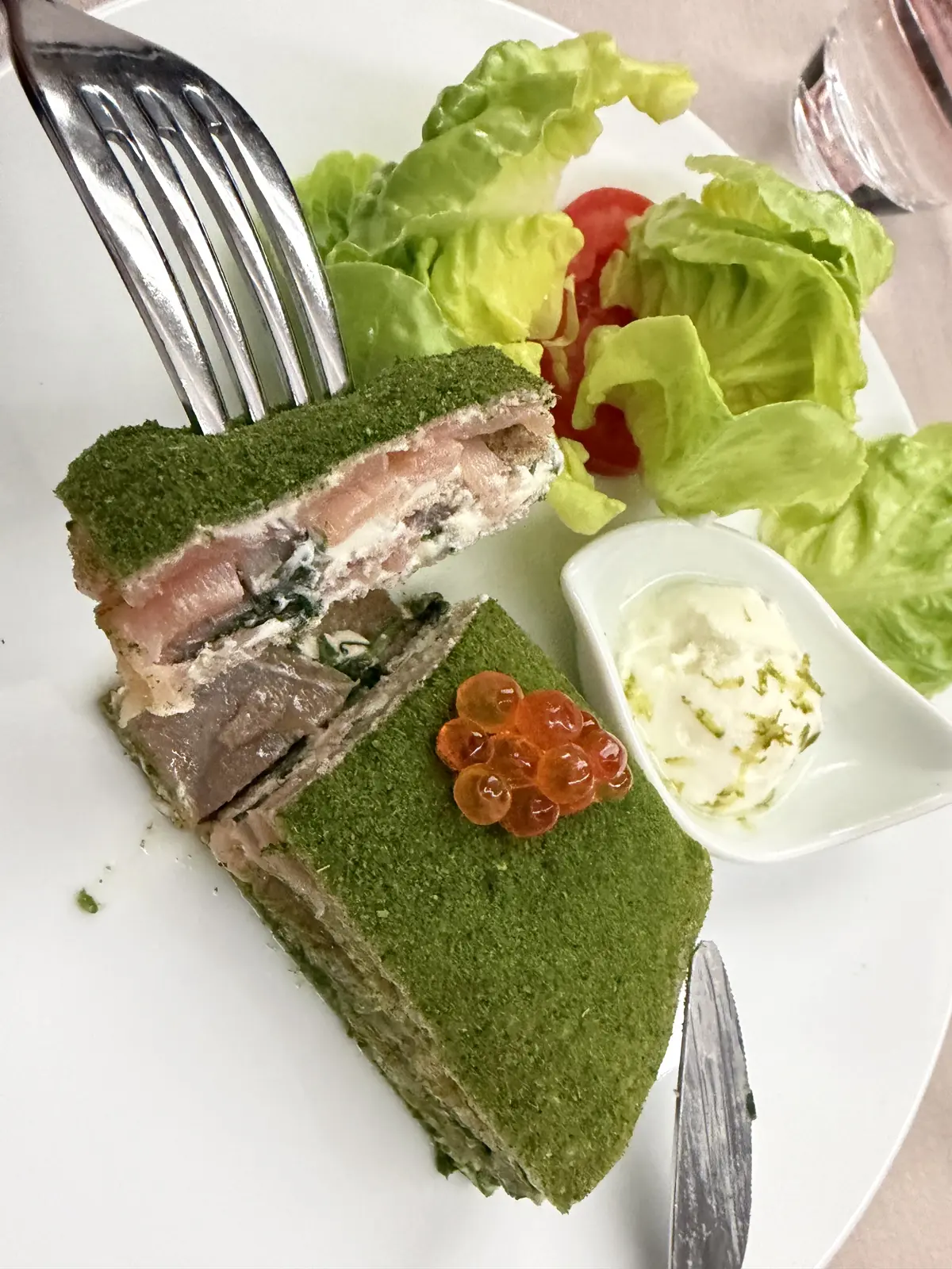 JAL JL046新型ファーストクラス洋食のスモークサーモン
