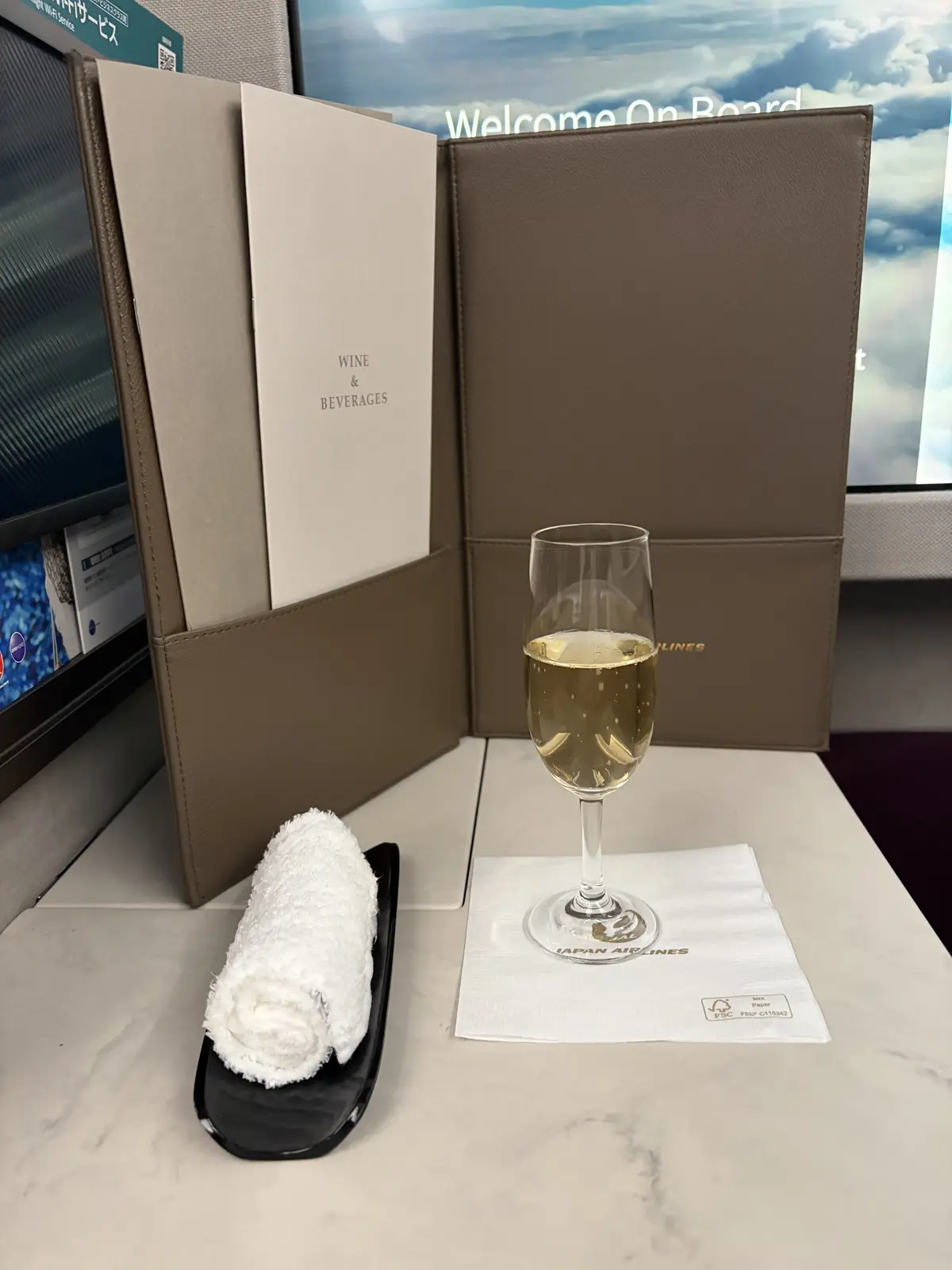 JAL A350-1000新型ファーストクラスのウェルカムドリンク