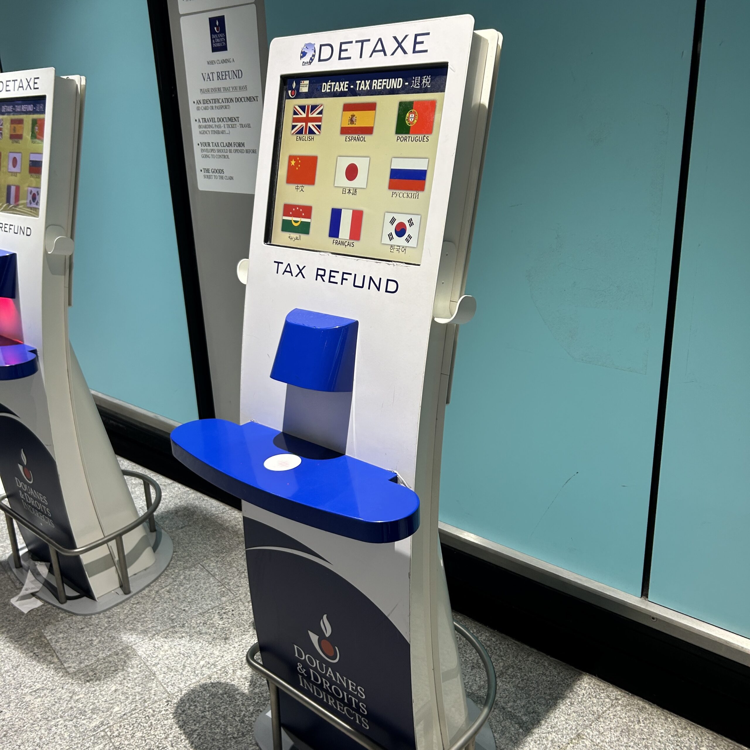 シャルルドゴール空港で撮影したフランスのPABLO免税手続き端末